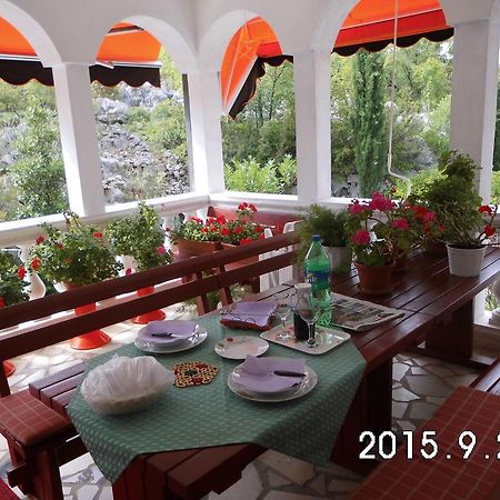 Vila Jadranka Apartments And Rooms Omisalj Luaran gambar