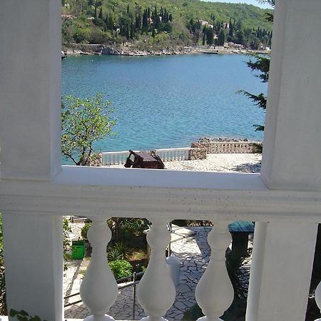 Vila Jadranka Apartments And Rooms Omisalj Luaran gambar