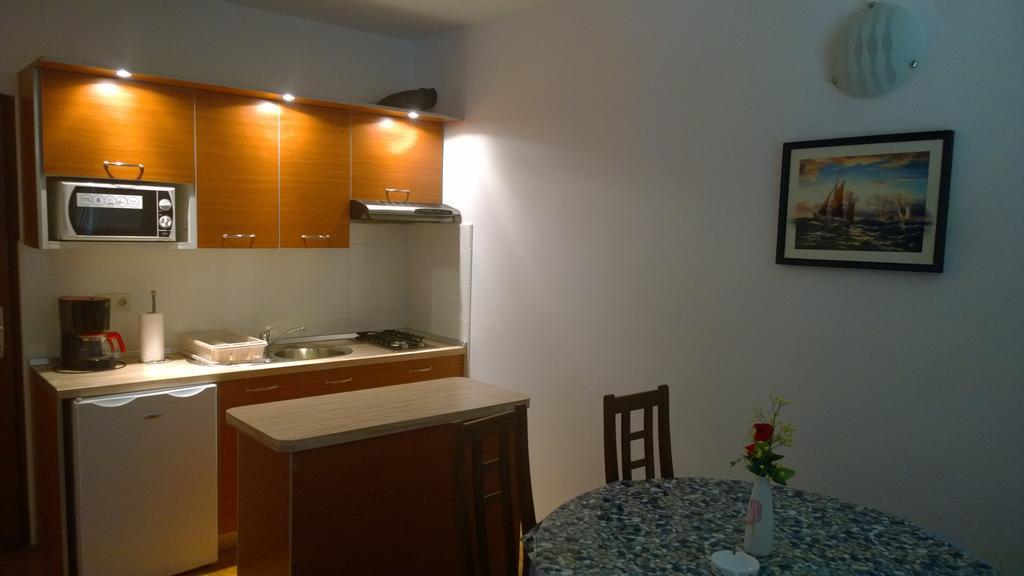 Vila Jadranka Apartments And Rooms Omisalj Bilik gambar